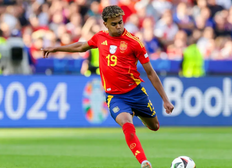 亚马尔：舆论漩涡中的超新星与多元评价