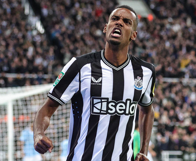 伊萨克创纪录转会利物浦后首赴国家队训练