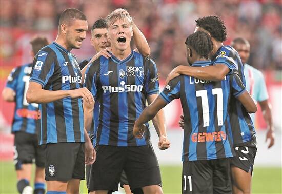 蓝黑风暴：亚特兰大意甲赛场的狂飙之路