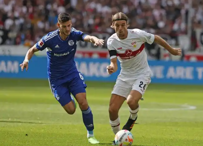 斯图加特：德甲“黑马骑士”的热血冲锋路