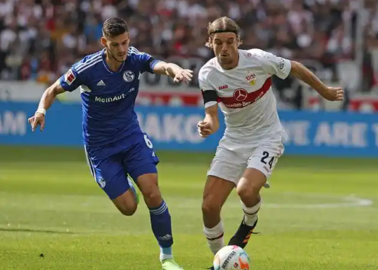 斯图加特：德甲“重生凤凰”的热血征途