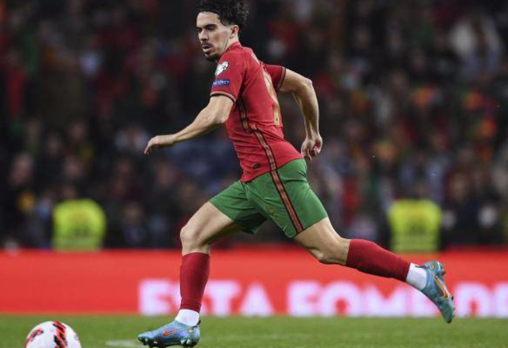 葡萄牙大胜后维蒂尼亚谈赛况、致敬与备战：展现职业态度与团队精神