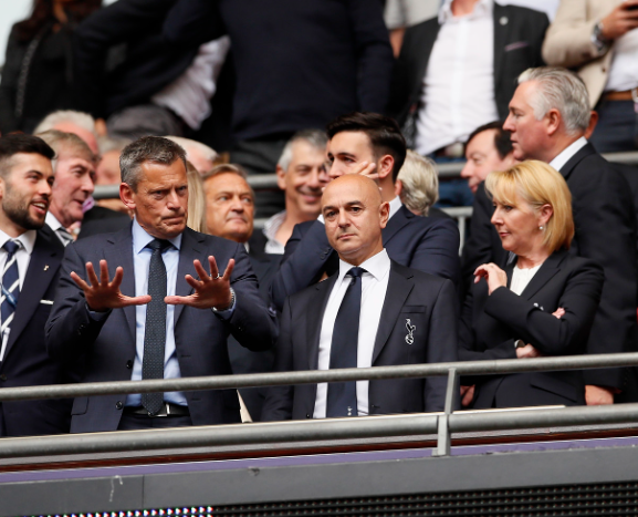 热刺进入后列维时代，刘易斯家族亮相彰显新姿态