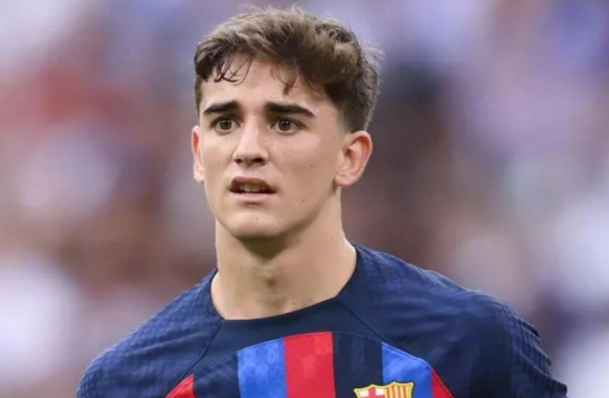 巴萨困境：加维右膝伤势的应对与赛程影响