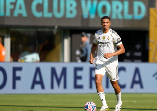 右后卫之争：里斯・詹姆斯崛起，阿诺德面临挑战