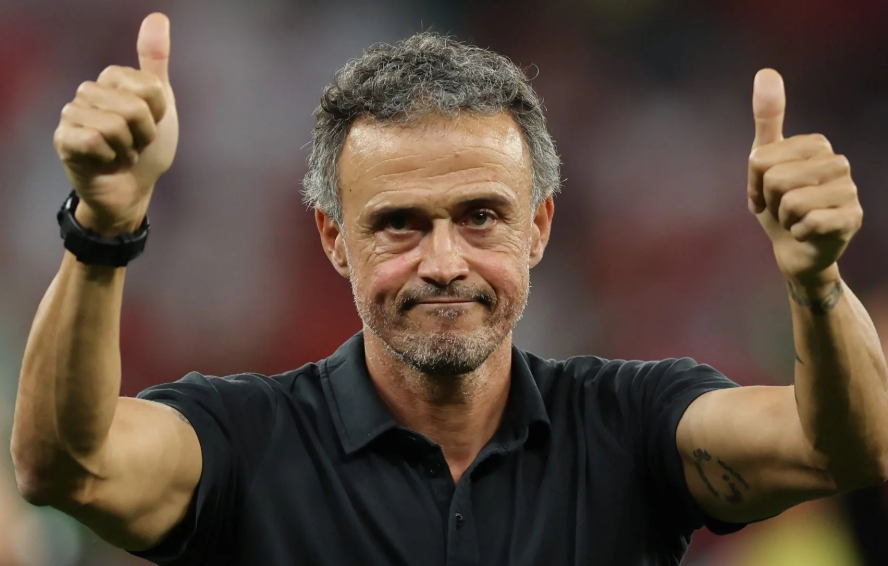 巴黎圣日耳曼主帅恩里克受伤，手术成功引关注