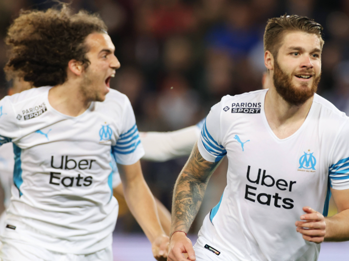 马赛：法甲赛场的“冰火交响曲”