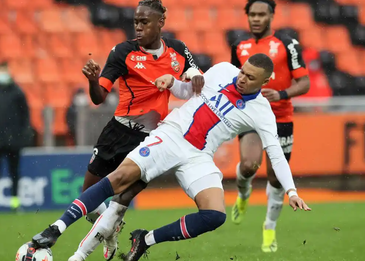 洛里昂：法甲保级战中的“孤勇者悲歌”