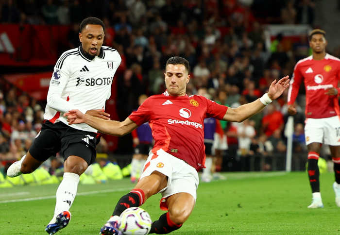 曼联：在波折中探寻英超新征程