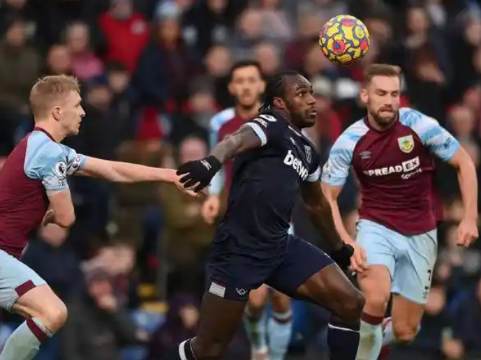 西汉姆联：伦敦碗里的“铁锤”震荡与重生之路