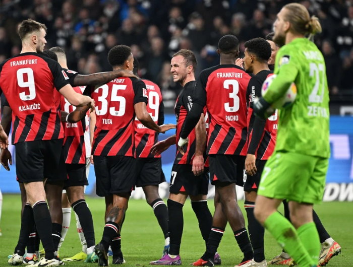 法兰克福：德甲赛场的“矛盾交响曲”