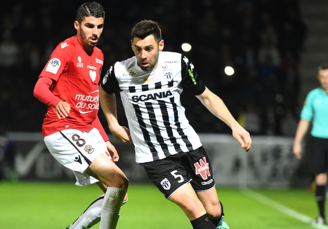 昂热：法甲赛场的“坚韧逆袭者”