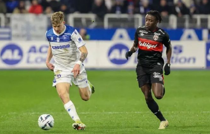 欧塞尔：法甲赛场的逆袭与坚守