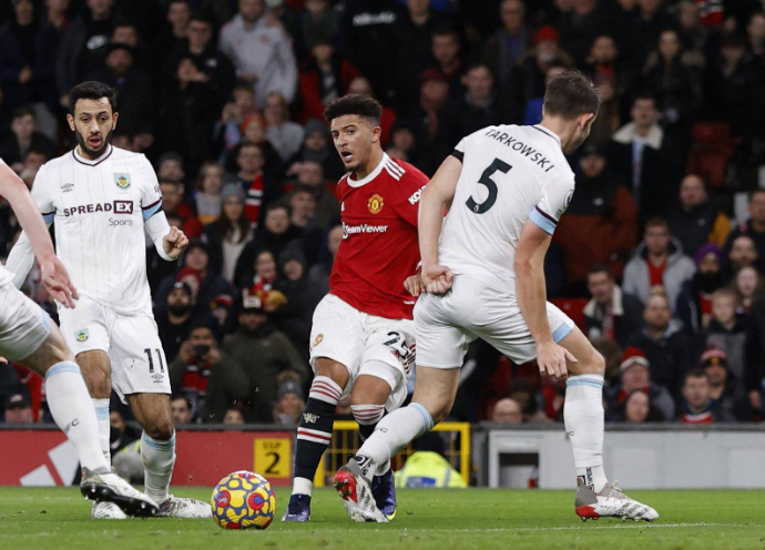 伯恩利：英超“保级斗士”的坚韧征途