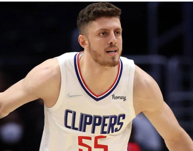 尼克斯季前赛：豪阵初显锋芒，隐忧仍待破解