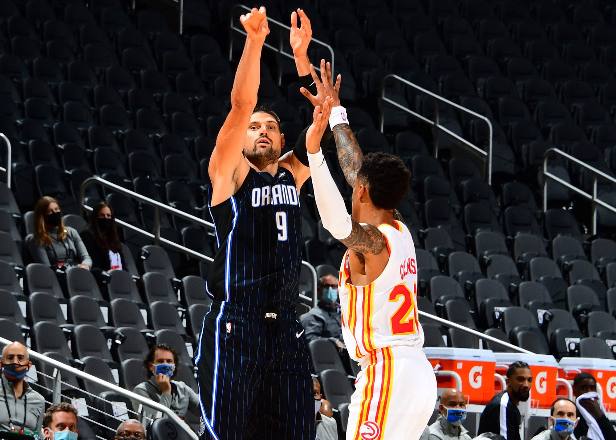 魔术鹈鹕季前赛对决:青春风暴谁主沉浮?