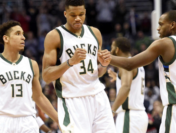 雄鹿：逆境中崛起的王者军团