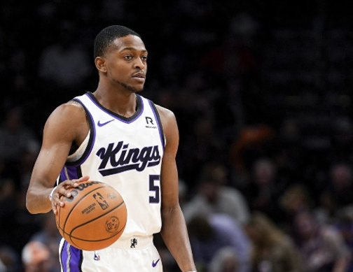 破晓之光：国王季前赛的逆袭与觉醒