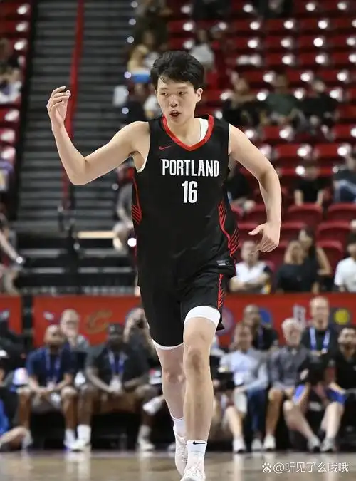 杨瀚森遭戈贝尔大帽+麦丹隔扣！媒体人鼓励反击 现场表现仍需打磨