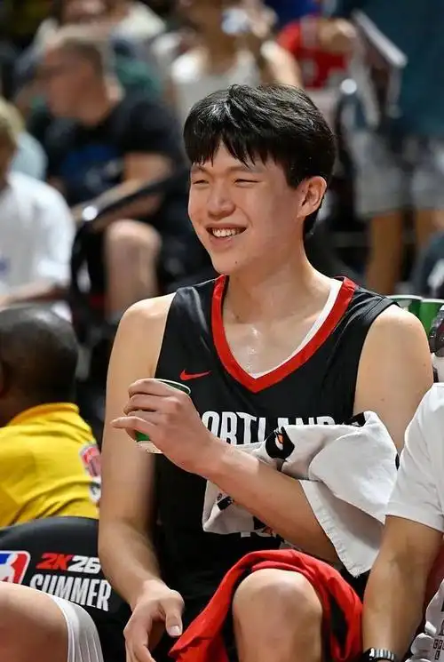 杨瀚森NBA首秀获ESPN点赞！2分1板背后团队融入度获专家高度评价​