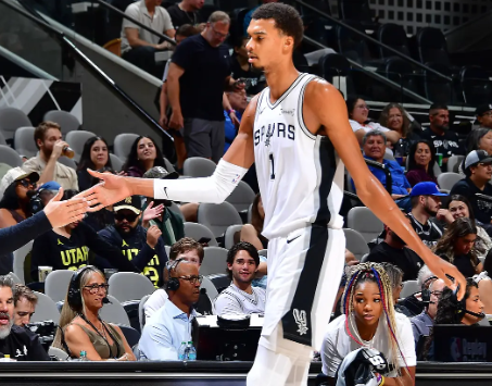 文班亚马领航，马刺青春风暴席卷NBA