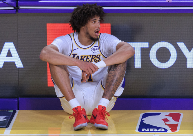 伤病潮持续！湖人官方：海斯左膝酸痛，将缺席今日与国王一战