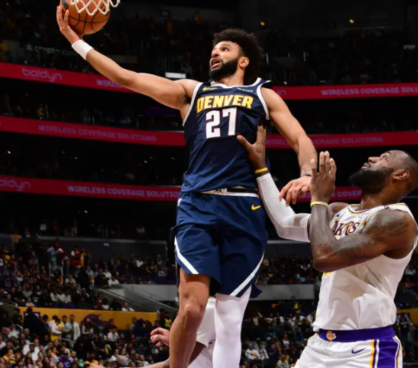 詹东缺阵 3 战封神,里夫斯成湖人真核