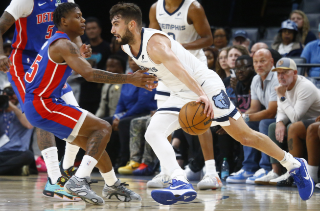 灰熊战勇士伤停 5 人，两队 2 胜 1 负迎对决