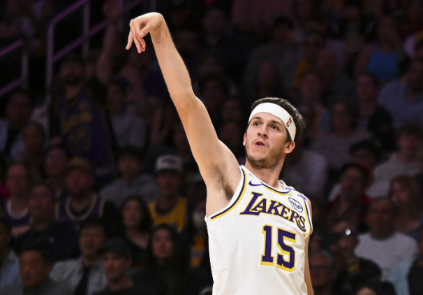 湖人客战国王：首节造杀伤，36-27 占先