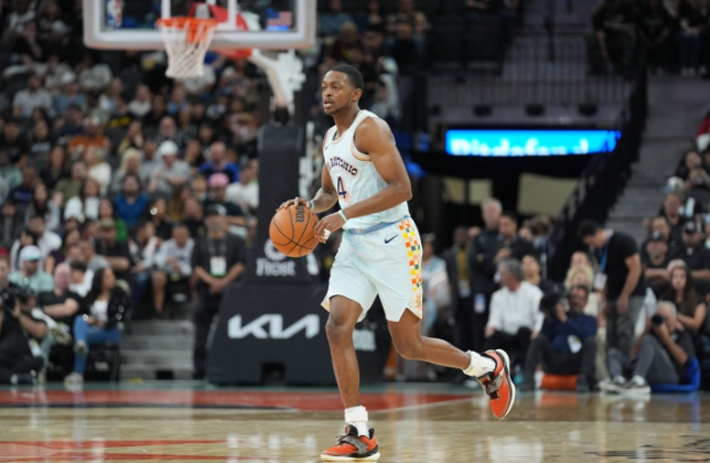 贝尔提议福克斯赴火箭 控卫刚需成关键