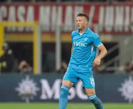 欧冠烽火：那不勒斯的荣耀与困境交织之路