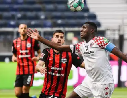 法兰克福欧冠征途：在狂澜中寻找破局之道