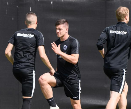 法兰克福欧冠征途：青春风暴下的破局与重生