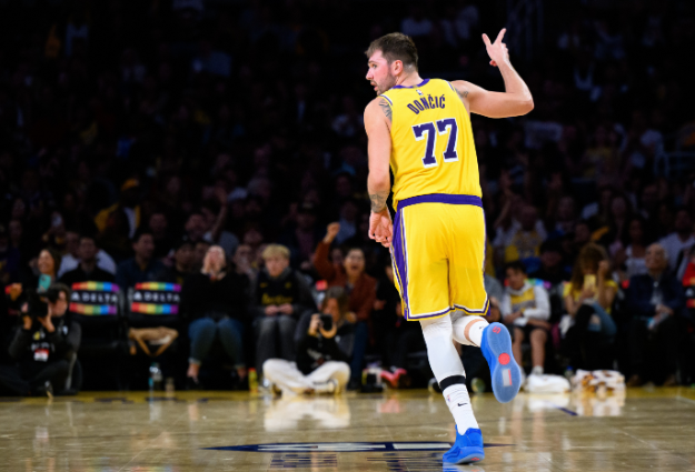 雷迪克谈东契奇 赞其防守潜力与成长