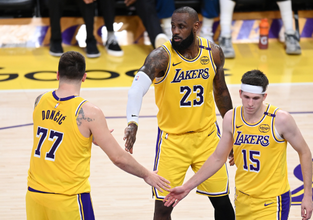 湖人残阵战开拓者 詹眉东契奇缺阵