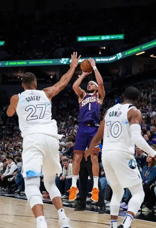 布克谈连败保持积极心态！强调更衣室氛围佳 团队凝聚力成破局关键