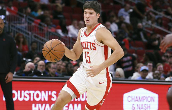 火箭险胜独行侠：团队韧性铸就胜利，球星与角色球员表现分化