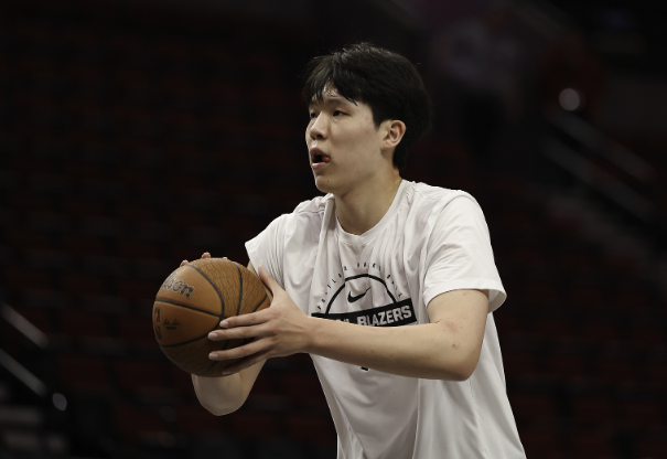 杨瀚森枯坐板凳 队记：相信其努力回归轮换