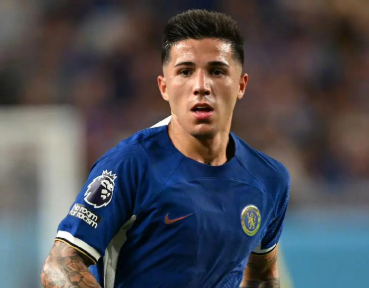 蓝军欧冠征途：青春风暴下的荣耀与坚韧