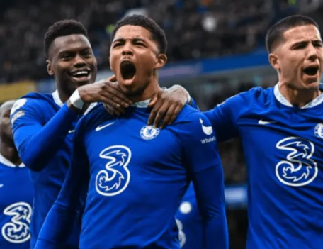 蓝军欧冠征途：青春风暴下的荣耀与挑战