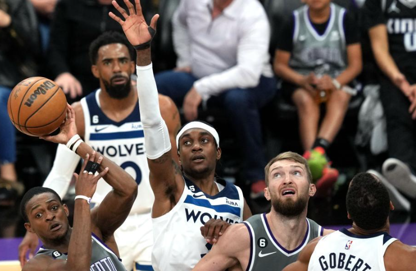 15+6+6 俱乐部闪耀赛场 全能球星定义 NBA 新标杆