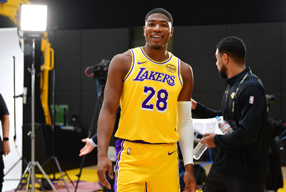 八村塁 21 分助湖人胜黄蜂 谈防守：站位与沟通是关键