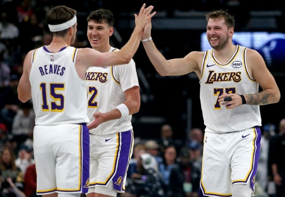 雷迪克：湖人展现球员主导特质 沟通助解难题