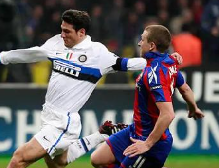 蓝黑战车欧冠狂飙：四连胜背后的攻防交响