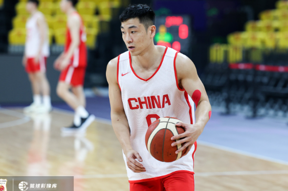 铜牌赛在即 高诗岩状态引郭导考察