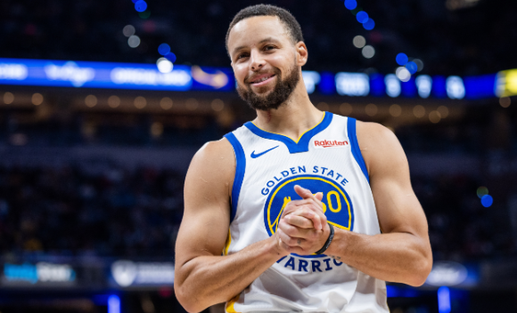 库里低迷仍闪光，勇士团队赢球显韧性