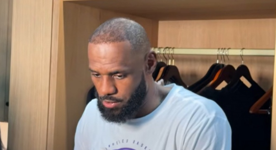 球场指挥官：詹姆斯的战术智慧