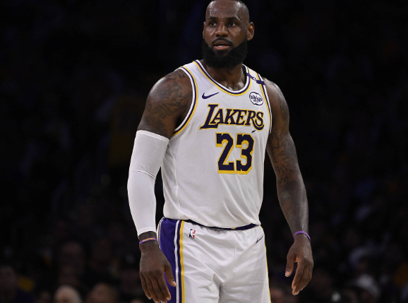 助攻续写传奇：詹姆斯的不老征程