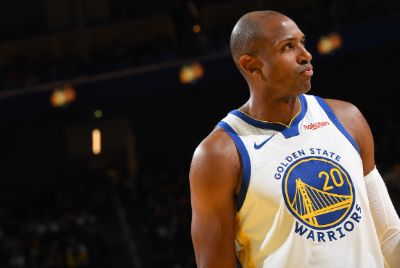 霍福德手感冰凉 勇士半场陷困局