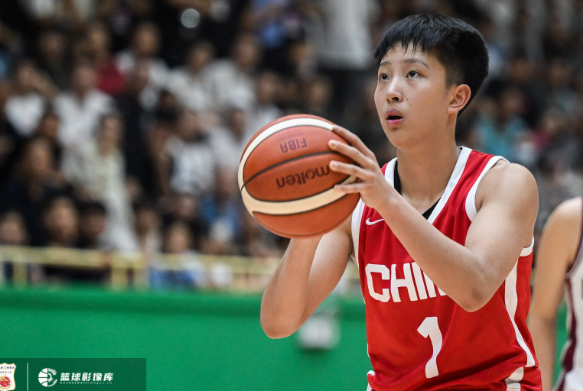 国青小将集体24直播网WCBA，青春风暴袭赛场